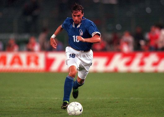 NON SPECIFICATO - 11 OTTOBRE: Nazionale italiana Roma; Enrico CHIESA - giocatore della nazionale italiana - azione individuale - (Foto di Gunnar Berning/Bongarts/Getty Images) Tutti uguali, tranne uno! Gigi Simoni, l’allenatore gentiluomo che lega Cremonese ed Inter- immagine 2