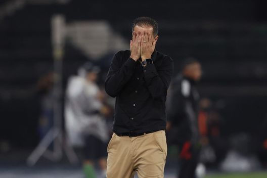 RIO DE JANEIRO, BRASILE - MAGGIO 11: Renato Paiva, allenatore Botafogo. (Foto di Wagner Meier/Getty Images) Brasile, il Botafogo si qualifica… ma perde contro una squadra di Serie D- immagine 2