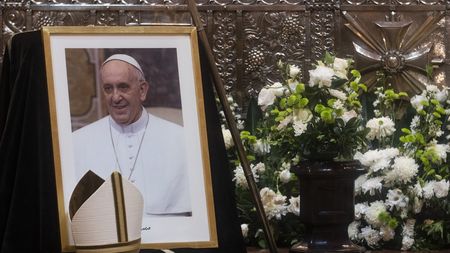 Serie A a rischio rinvio per la scomparsa del Papa. (Photo by Sebastian Rodeiro/Getty Images) Papa Francesco