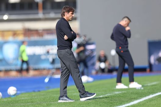 EMPOLI, ITALY - OCTOBER 20: Antonio Conte manager of SSC Napoli looks on during the Serie A match between Empoli and Napoli at Stadio Carlo Castellani on October 20, 2024 in Empoli, Italy. (Photo by Gabriele Maltinti/Getty Images) FINALE! Empoli-Napoli 0-1: gli azzurri trionfano al Castellani con il rigore di Kvara - immagine 4