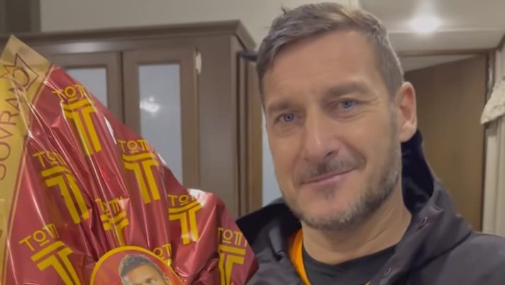 Totti a sorpresa, a Natale annuncia l’uovo di Pasqua: “Rimanete sintonizzati” - immagine 1