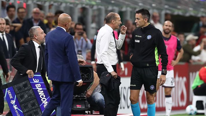 MILAN, ITALY - SEPTEMBER 14: Massimiliano Allegri, Head Coach of AC Milan, reacts after being sent off with forth official Antonio Rapuano during the Serie A match between AC Milan and Bologna FC 1909 at Giuseppe Meazza Stadium on September 14, 2025 in Milan, Italy. (Photo by Marco Luzzani/Getty Images) le-decisioni-del-giudice-sportivo-squalifica-di-una-giornata-per-allegri-e-ammenda-al-milan-per