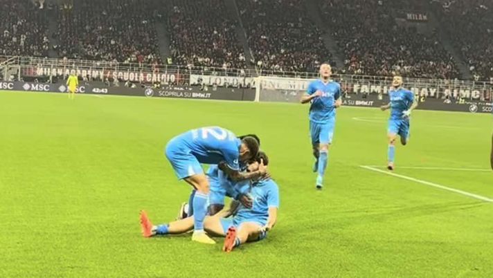 VIDEO Kvara illumina San Siro con un eurogol: l’esultanza sfrenata di Khvicha VIDEO Kvara illumina San Siro con un eurogol: l’esultanza sfrenata di Khvicha - immagine 1