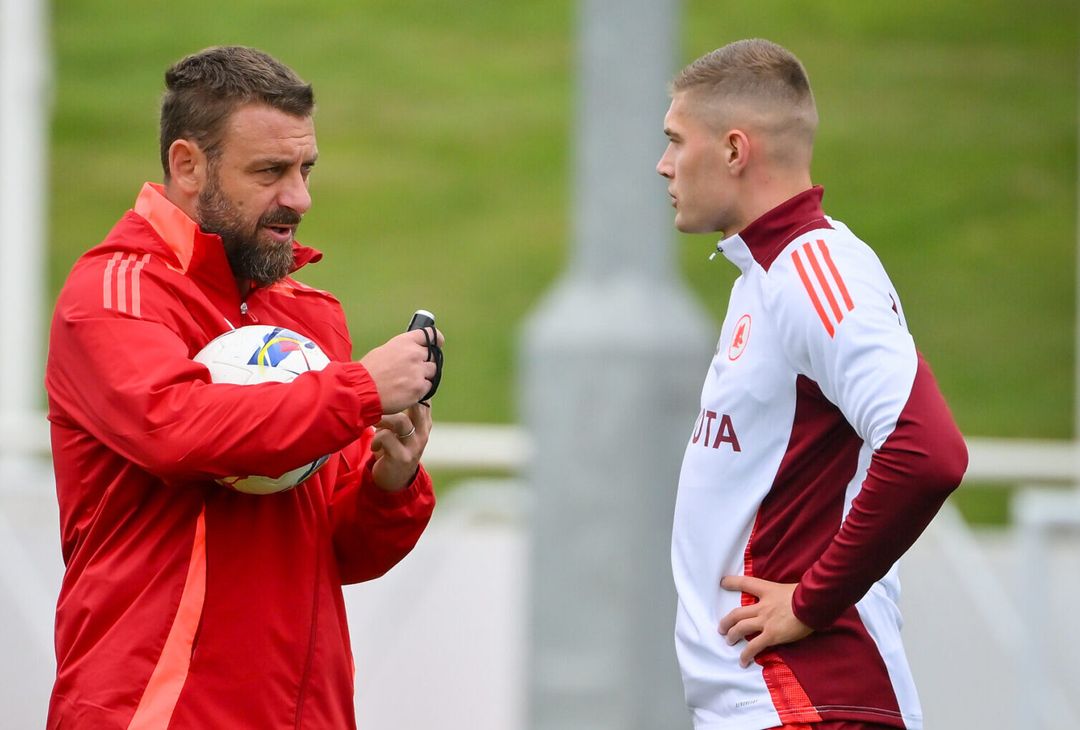 Ritiro Roma, Dovbyk scalda i motori: le indicazioni di De Rossi – FOTO GALLERY - immagine 64