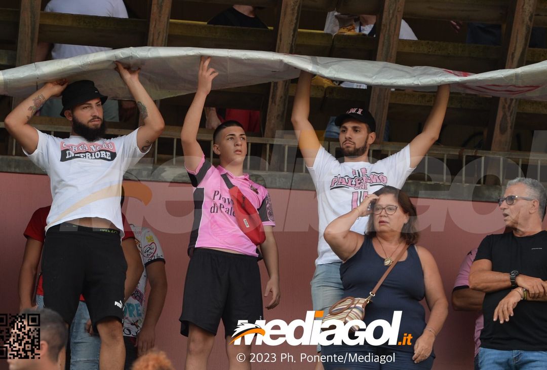 FOTOTIFO Palermo-Feralpisalò 3-0, gli scatti ai tifosi al “Renzo Barbera” (GALLERY) - immagine 33