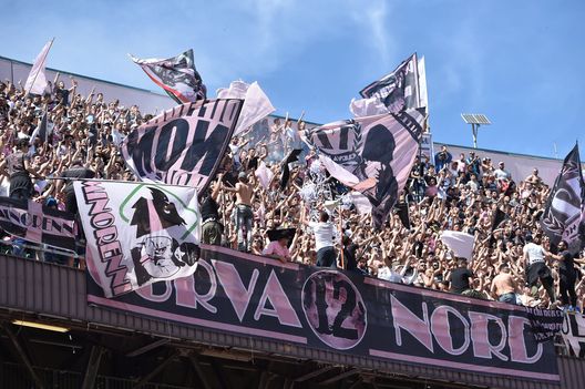 PALERMO, ITALIA - 11 MAGGIO: I tifosi del Palermo allo stadio. (Photo by Tullio M. Puglia/Getty Images for Lega B) UFFICIALE Palermo, Filippo Inzaghi è il nuovo allenatore: il comunicato del club- immagine 3