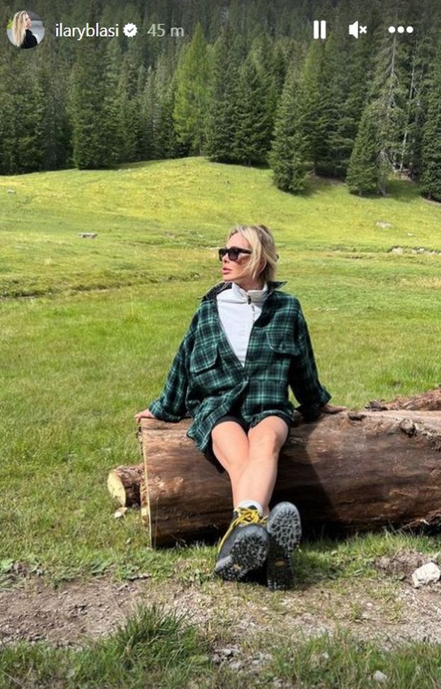 Ilary Blasi escursione in montagna insieme a Francesca Fagnani- immagine 2