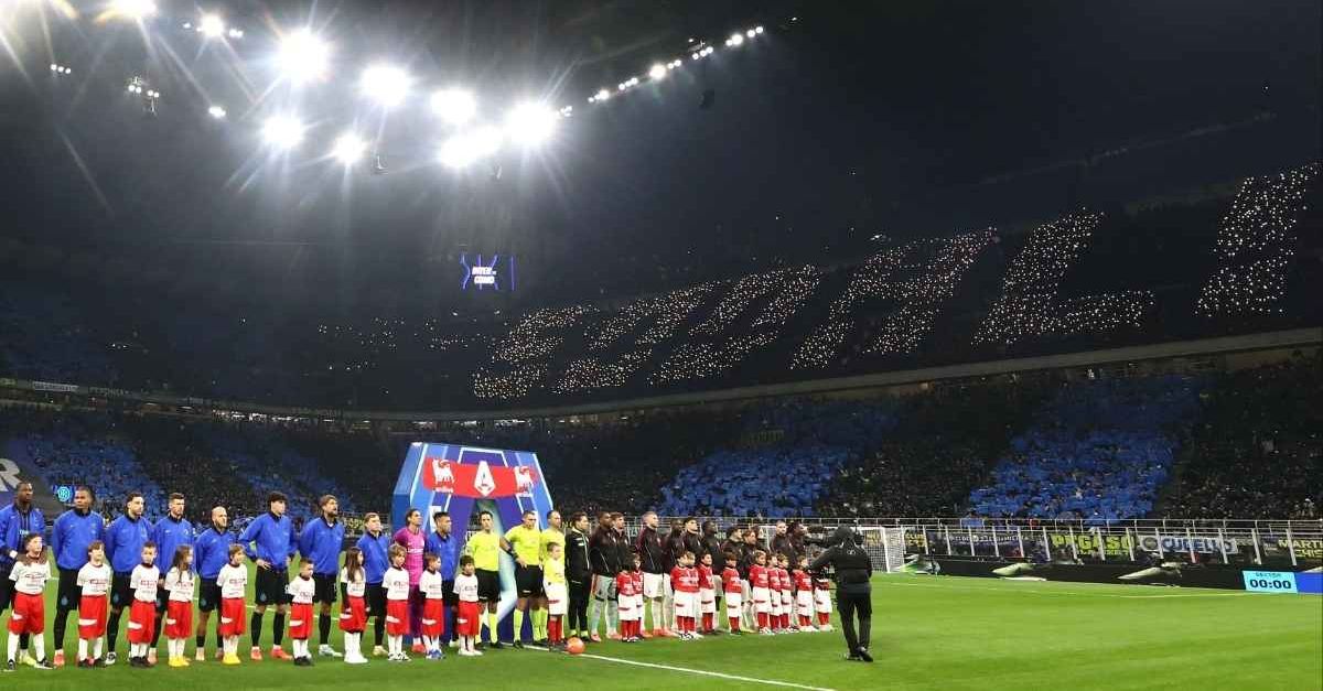 Striscione ‘Sodalizio Rossonero’, duro comunicato della Curva: “La società ci sta negando un diritto…”