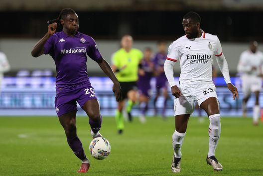 FLORENCE, ITALY - OCTOBER 6: Moise Kean of ACF Fiorentina in action against Fikayo Tomori of AC Milan during the Serie match between Fiorentina and Milan at Stadio Artemio Franchi on October 6, 2024 in Florence, Italy. (Photo by Gabriele Maltinti/Getty Images) Toni: “Kean ottimo prospetto. Lui e Gudmundsson possono fare bene insieme”- immagine 2