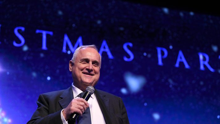 ROME, ITALY - DECEMBER 15: SS Lazio President Claudio Lotito during the SS Lazio Xmas party at the Spazio Novecento event on December 15, 2025 in Rome, Italy. (Photo by Marco Rosi - SS Lazio/Getty Images) “La Lazio suonerà la campanella al Nasdaq”: i dettagli dell’annuncio di Lotito - immagine 1