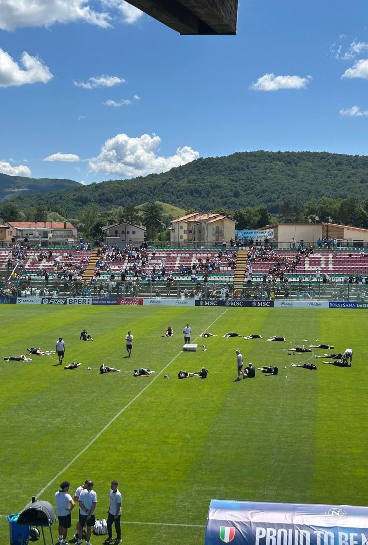 Azzurri stremati al termine del lavoro atletico: stretching finale – LA FOTOGALLERY - immagine 3