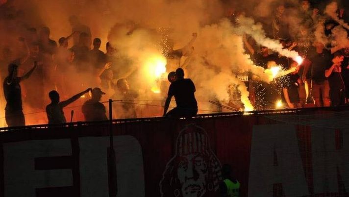 Due feriti al derby di Mostar: lo Zrinjski “Torce dei vigili del fuoco contro i nostri tifosi” - immagine 1