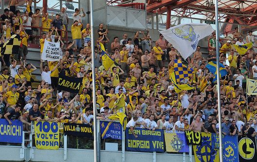 I tifosi del Modena durante la partita dei playoff di Serie B tra AC Cesena e Modena FC allo stadio Dino Manuzzi l’11 giugno 2014 a Cesena, Italia. (Foto di Giuseppe Bellini/Getty Images) Torino-Modena, il pronostico di DDD: i precedenti sorridono ai granata- immagine 3