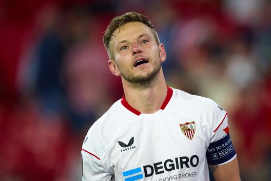 SEVILLE, SPAIN - MAY 18: Ivan Rakitic of Sevilla FC looks on during the UEFA Europa League semi-final second leg match between Sevilla FC v Juventus at Estadio Ramon Sanchez Pizjuan on May 18, 2023 in Seville, Spain. (Photo by Fran Santiago/Getty Images) Atletico Madrid Siviglia