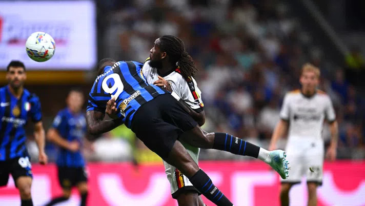 Inter-Lecce, moviola: Di Marco vede bene, è rigore su Thuram. Su Taremi… - immagine 1