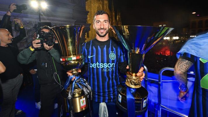 MILAN, ITALY - MAY 17: FC Internazionale event during FC Internazionale party at Terrazza Duomo 21 on May 17, 2026 in Milan, Italy. (Photo by Mattia Pistoia - Inter/Inter via Getty Images) FLASH – Inter, ecco la decisione sul rinnovo di Mkhitaryan! Per gli altri giocatori in scadenza… - immagine 1