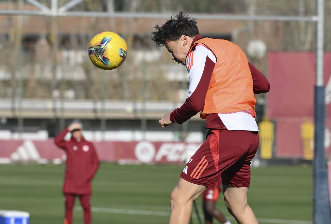 Roma in campo per preparare la sfida con il Genoa – FOTOGALLERY - immagine 15
