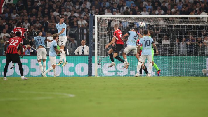 ROME, ITALY - AUGUST 31: Strahinja Pavlovic of AC Milan scores the opening goal during the Serie A match between SS Lazio and AC Milan at Stadio Olimpico on August 31, 2024 in Rome, Italy. (Photo by Paolo Bruno/Getty Images)  Stagione compromessa