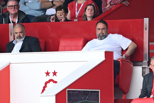 NOTTINGHAM, INGHILTERRA- APRILE 12: Evangelos Marinakis, proprietario del Nottingham Forest durante la partita contro l'Everton (Foto di Michael Regan/Getty Images) Forest, polemica dopo il pari: Marinakis umilia Espirito Santo davanti a tutti- immagine 3