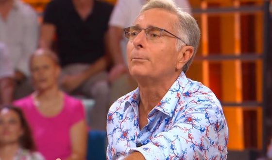 Screen Canale 5
Claudio Lippi: “Non pretendo i soldi di Amadeus o De Martino. Bonolis? Tra noi è rimasta…” - immagine 1