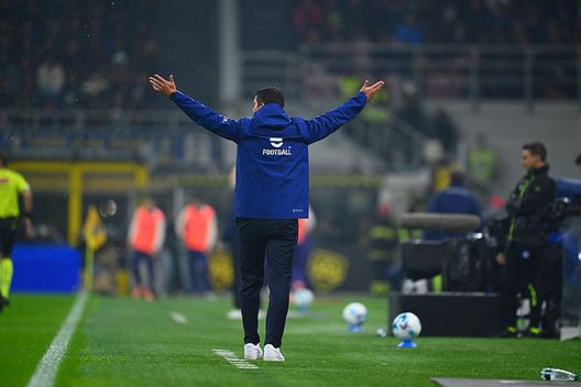 Getty Inter, San Siro acclama Chivu: “Cristian festeggia sotto la pioggia perché ha avuto…”- immagine 2