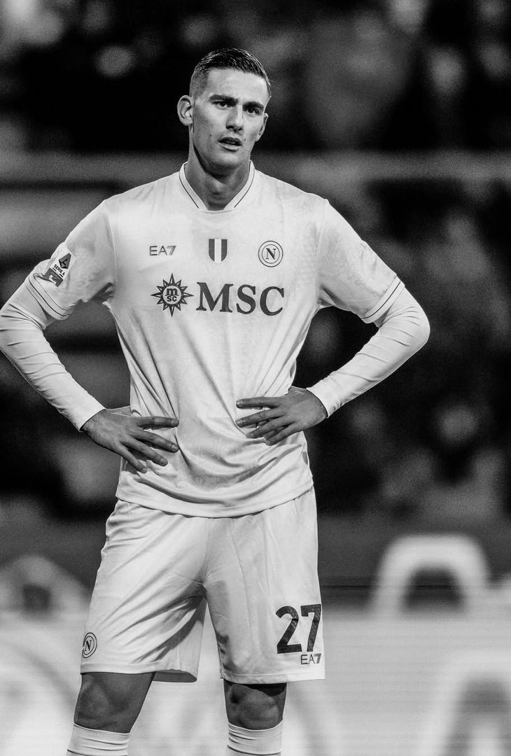 La costanza del Napoli contro la Cremonese negli scatti in bianco e nero – LE FOTO - immagine 3