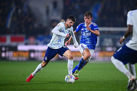 Como, Italia - 3 marzo 2026: Petar Sucic dell'Inter in azione durante la partita di Coppa Italia tra Como ed Inter allo Stadio Giuseppe Sinigaglia. (Foto di Mattia Pistoia - Inter/Inter via Getty Images) Como-Inter, statistiche e precedenti tra le due squadre lombarde- immagine 2