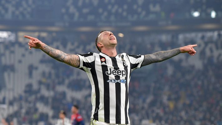 TURIN, ITALY - DECEMBER 21: Federico Bernardeschi of Juventus celebrates 2-0 goal during the Serie A match between Juventus and Cagliari Calcio at Allianz Stadium on December 21, 2021 in Turin, Italy. (Photo by Daniele Badolato - Juventus FC/Juventus FC via Getty Images) bernardeschi