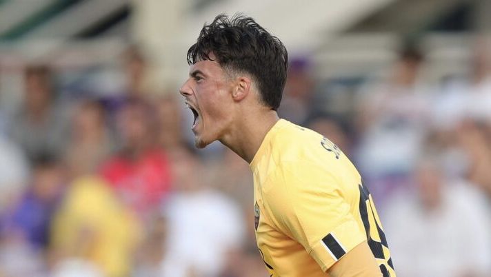 FLORENCE, ITALY - MAY 27: Mile Svilar goalkeeper of AS Roma reacts during the Serie A match between ACF Fiorentina and AS Roma at Stadio Artemio Franchi on May 27, 2023 in Florence, Italy. (Photo by Gabriele Maltinti/Getty Images) CorSport conferma: “Roma, accordo con Svilar sul rinnovo: le cifre e quando sarà annunciato” - immagine 1