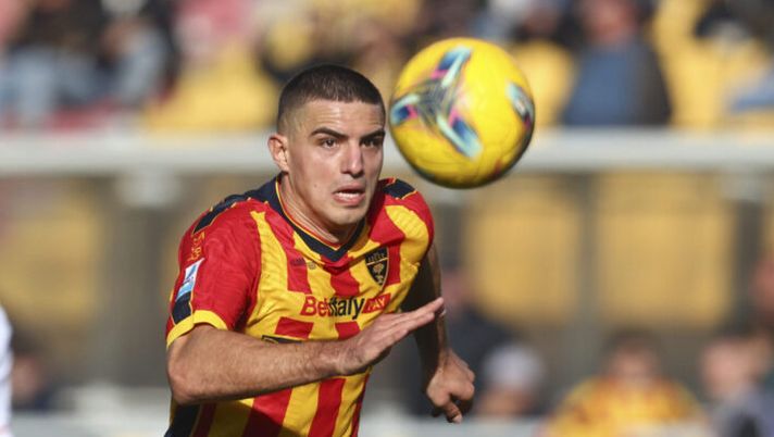 LECCE, ITALY - DECEMBER 15: Nikola Krstovic of Lecce during the Serie A match between Lecce and Monza at Stadio Via del Mare on December 15, 2024 in Lecce, Italy. (Photo by Maurizio Lagana/Getty Images) Lecce, le ultime su Krstovic e Helgason: cosa filtra dopo l’allenamento - immagine 1