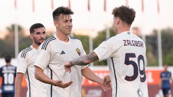 ALBUFEIRA, PORTUGAL - JULY 26: AS Roma players Stephan El Shaarawy and Nicola Zalewski celebrate during the pre-season friendly match between AS Roma and SC Braga at Estadio Municipal de Albufeira on July 26, 2023 in Albufeira, Portugal. (Photo by Luciano Rossi/AS Roma via Getty Images) El Shaarawy, Casale e Barella spengono le voci: “Noi calunniati” - immagine 1