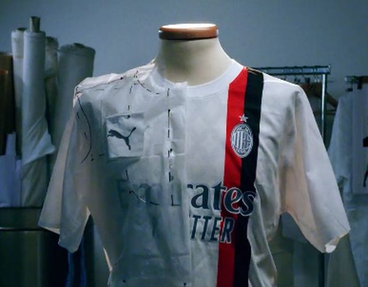 Milan maglia away 2023-24 (ph credit Milan) Milan maglia away 2023-24