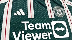 Manchester United, la maglia verde scuro da trasferta “scatena” le proteste dei tifosi
