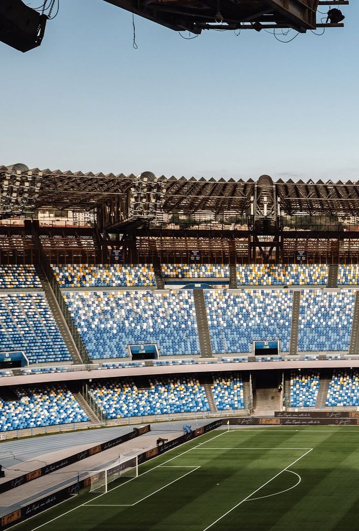 Circa un'ora separa Napoli-Pisa dal suo fischio d'inizio. In programma alle 20:45, la gara è valevole per la 4ª giornata del campionato 2025/26 di Serie A. Ad ospitare tale scontro sarà lo Stadio Diego Armando Maradona, di cui l'admin dei social azzurri ha pubblicato una serie di scatti sul proprio account Instagram.