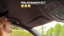VIDEO / Nuovo tormentone in casa Inter, Calhanoglu riprende un Arnautovic scatenato