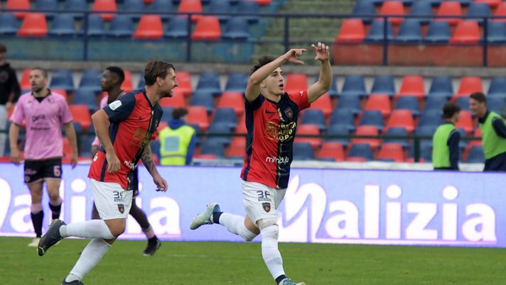 Cosenza, Italia - calcio Cosenza vs Palermo - Campionato di calcio Serie BKT 2022/2023
Stadio San Vito Marulla. Nella foto: Florenzi festeggia la rete del 1-1
November 12, 2022 Cosenza, Italy - sport, soccer - Cosenza vs Palermo - Italian Football Championship League BKT 2022/2023 - San Vito-Marulla stadium.
In the pic: Florenzi celebrate gol Cosenza Brescia