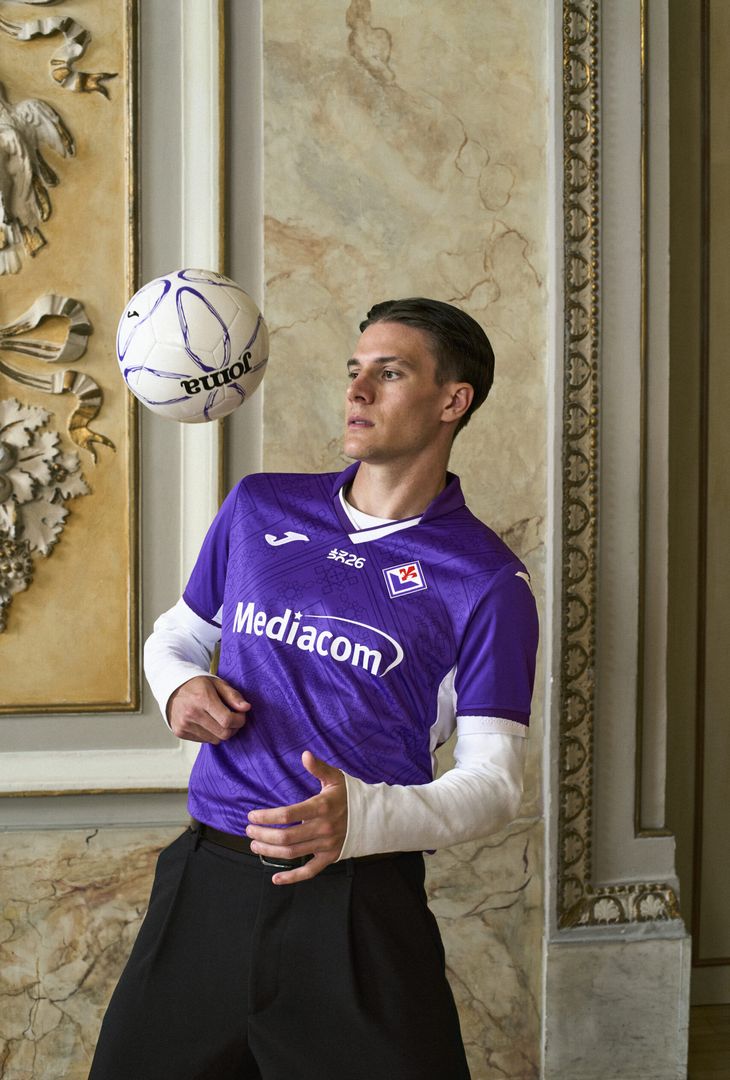 FOTO – La nuova maglia della Fiorentina. Le migliori immagini di oggi - immagine 12