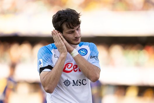 VERONA, ITALIA - 15 AGOSTO: Khvicha Kvaratskhelia del Napoli. (Photo by Emmanuele Ciancaglini/Ciancaphoto Studio/Getty Images) Napoli-Parigi solo andata: la nuova vita di Kvaratskhelia al Psg tra sogni e ambizioni- immagine 3
