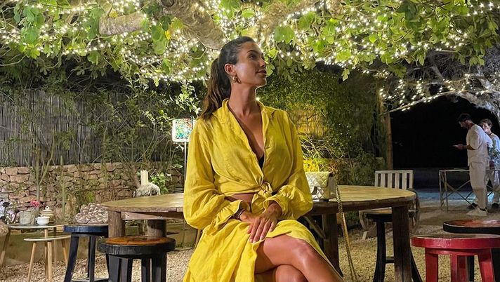 Instagram @fede_nargi Federica Nargi, illumina Formentera: lo scatto in abito lungo giallo conquista - immagine 1