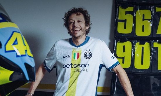 Inter, una maglia con Valentino Rossi: grande impatto mediatico. È la prima volta…- immagine 2