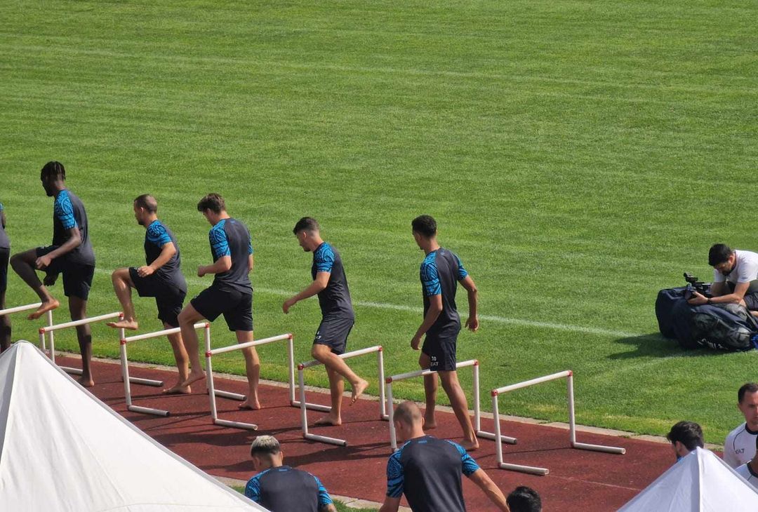 Gallery Comincia Lallenamento A Dimaro Esercizi A Piedi Nudi Per Gli Azzurri Calcio Napoli 1926 