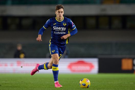 VERONA, ITALY - DECEMBER 23: Filippo Terracciano of Hellas Verona FC in action during the Serie A TIM match between Hellas Verona FC and Cagliari Calcio at Stadio Marcantonio Bentegodi on December 23, 2023 in Verona, Italy. (Photo by Francesco Scaccianoce/Getty Images) Di Marzio: “Verona attivo sulle uscite, possibile affare con la Fiorentina” - immagine 1
