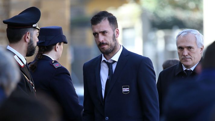 FLORENCE, ITALY - MARCH 08: Emiliano Viviano of US Sampdoria ahead of a funeral service for Davide Astori on March 8, 2018 in Florence, Italy. The Fiorentina captain and Italy international Davide Astori died suddenly in his sleep aged 31 on March 4th, 2018. (Photo by Gabriele Maltinti/Getty Images) Viviano: “Conte? Non ha contestato l’episodio, ma il sistema. Si è visto di peggio” - immagine 1