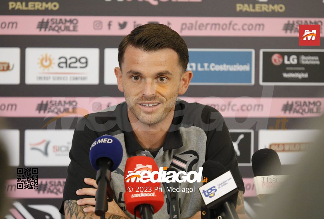 FOTO Matteo Brunori attaccante del Palermo in conferenza- immagine 1