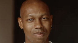 VIDEO / Boetius ha sconfitto nuovamente il cancro: “I miei capelli afro stanno tornando”