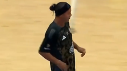 Ronaldinho da impazzire: rimonta da 0-7 in un’amichevole di calcio a 5