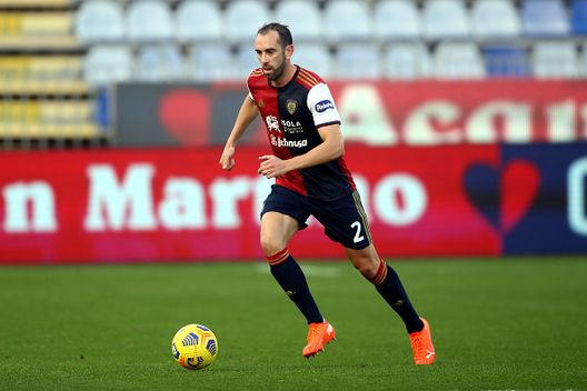 Diego Godin con l'innovativa divisa del 2020-21. (Photo by Enrico Locci/Getty Images) Lazio-Cagliari, calcio e… maglie: la top 5 delle divise dei due club- immagine 5
