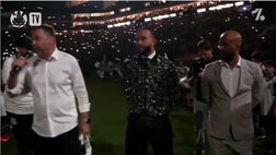 Depay, presentazione folle: stadio pieno, fuochi d’artificio e che abito!