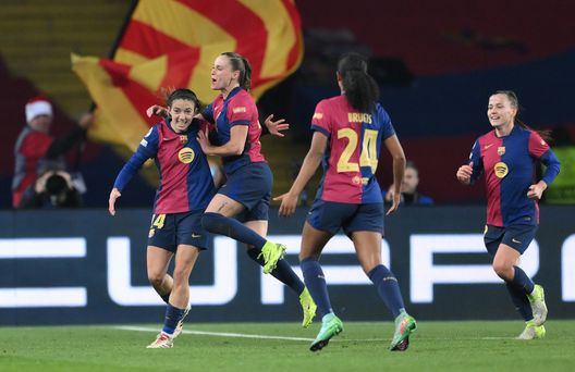 Aitana Bonmati del Barcellona festeggia il secondo gol della sua squadra con la compagna di squadra Ewa Pajor durante la partita di UEFA Women's Champions League tra Barcellona e Manchester City allo stadio Johan Cruyff il 18 dicembre 2024 a Barcellona, Spagna. (Foto di David Ramos/Getty Images) Aitana Bonmati è stata dimessa dall’ospedale! Ci sarà per l’Europeo- immagine 2