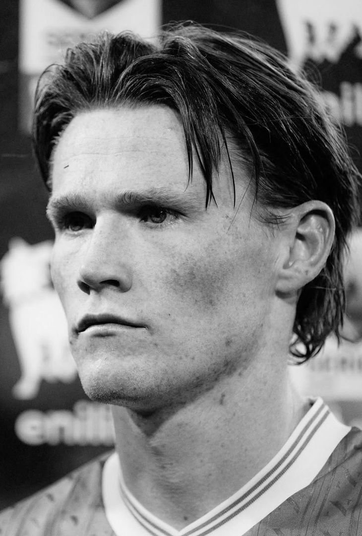 Apre McTominay, chiude Alisson Santos; nel mezzo, l'autorete di Terracciano e De Bruyne: una gara perfetta disputata venerdì sera dal Napoli di Antonio Conte contro la Cremonese, riassunta in 20 fotografie bianche e nere che vanno a comporre un post pubblicato in giornata dall'admin Instagram della compagine partenopea.